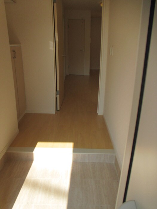物件内観写真7　(玄関)