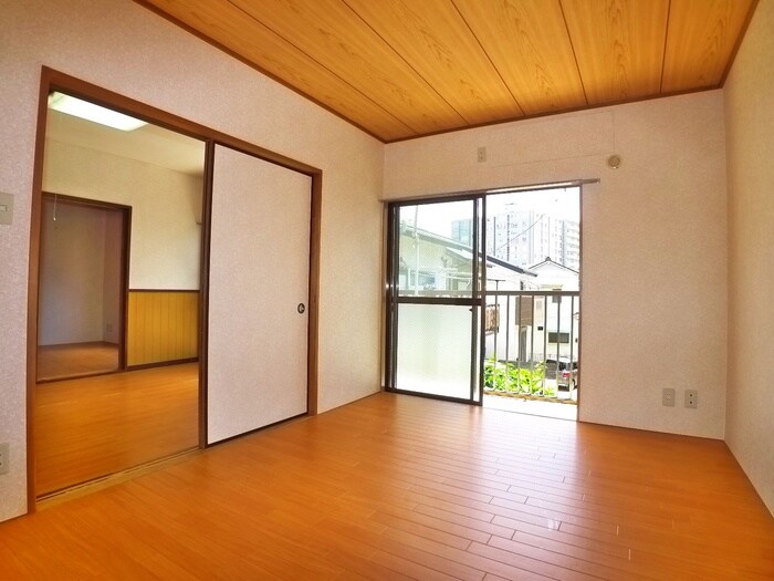 物件内観写真8　(室内からの展望)