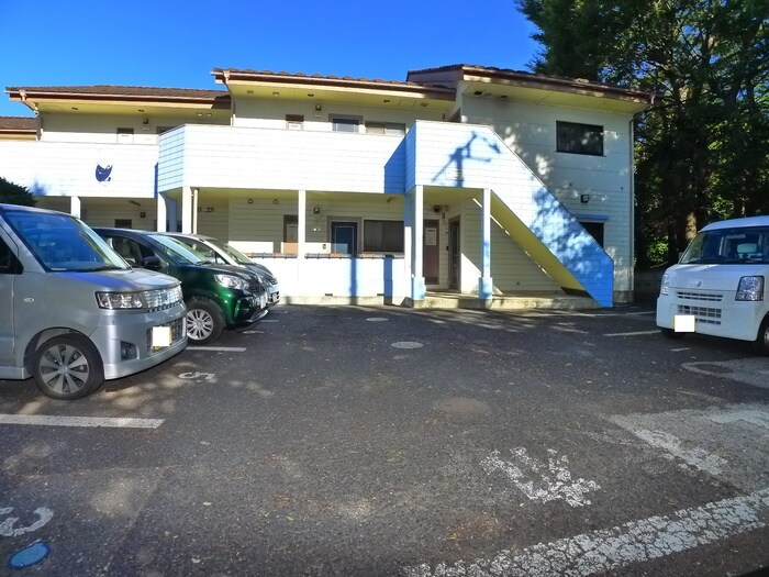 物件外観写真3　(駐車場)