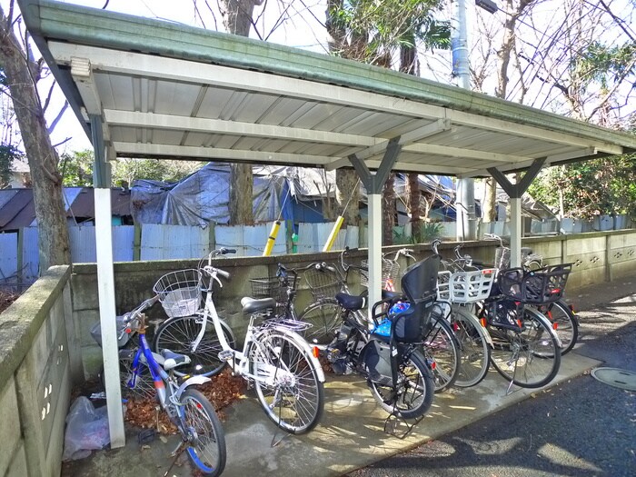 物件外観写真5　(駐輪場)