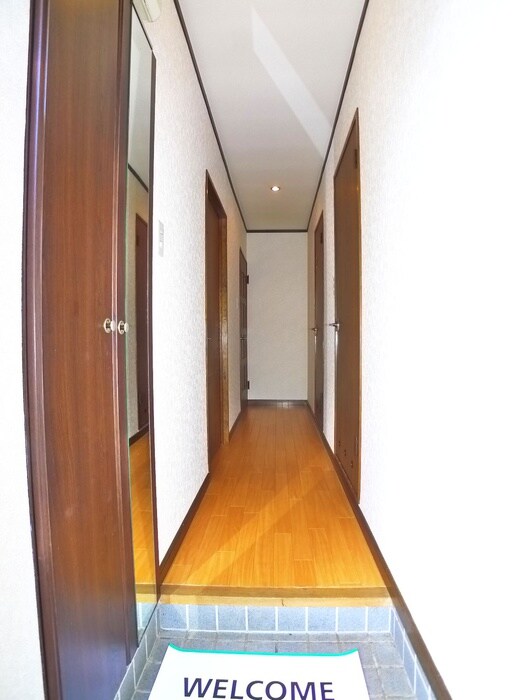 物件内観写真11　(玄関)