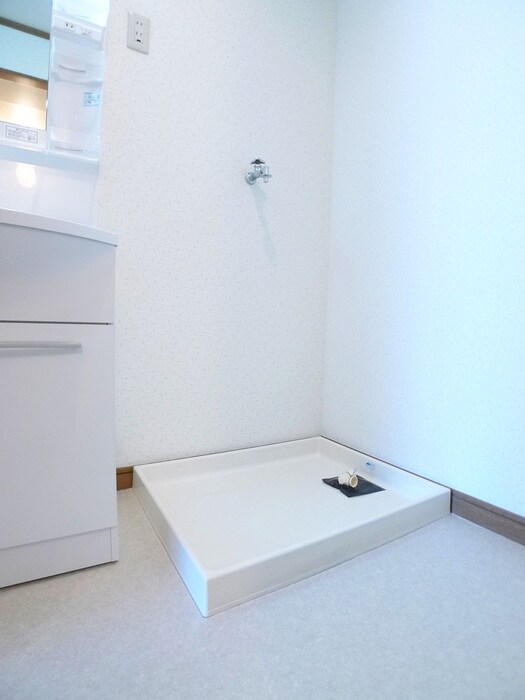 物件内観写真16　(洗濯機置場)