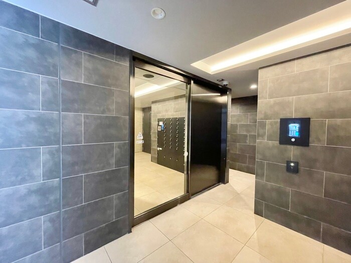 物件外観写真4　(エントランス部分)