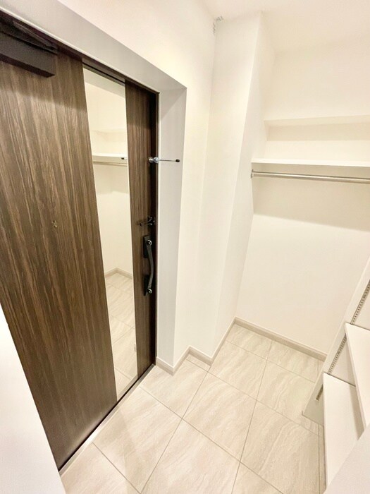 物件内観写真16　(玄関)