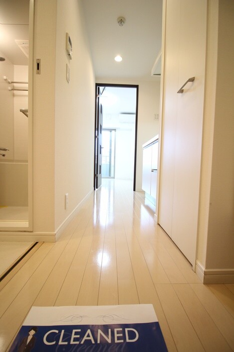 物件内観写真7　(玄関)