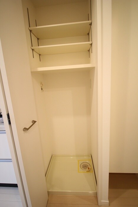 物件内観写真9　(洗濯機置場)