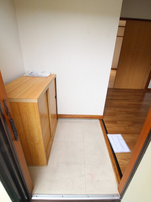 物件内観写真16　(玄関)