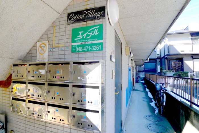 物件外観写真3　(エントランス部分)