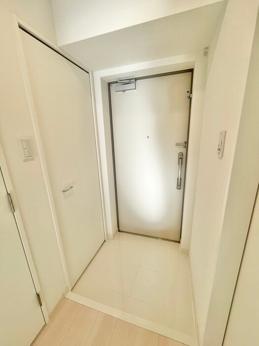 物件内観写真9　(玄関)