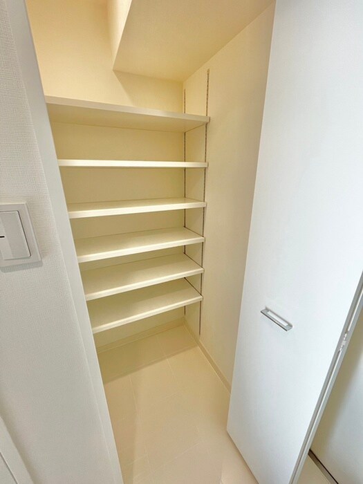 物件内観写真10　(収納)