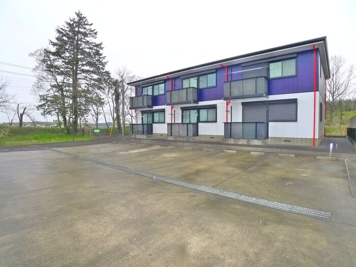 物件外観写真3　(駐車場)