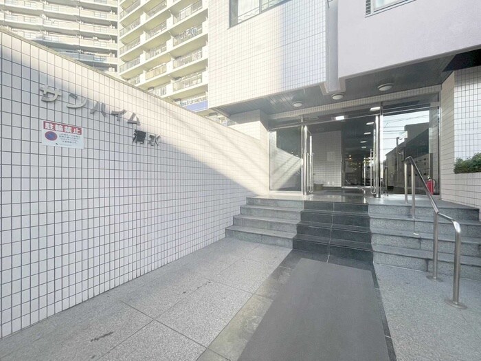 物件外観写真2　(エントランス部分)