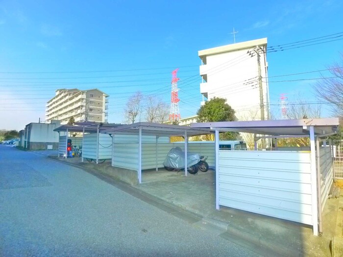 物件外観写真4　(駐車場)