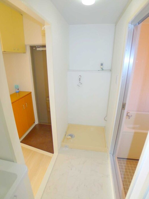 物件内観写真17　(洗濯機置場)