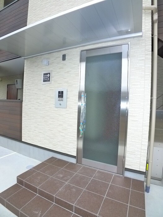 物件外観写真4　(エントランス部分)