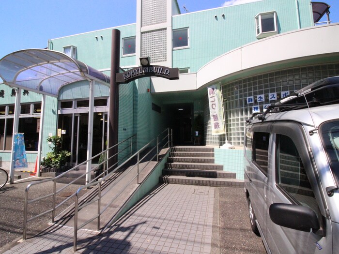 物件外観写真2　(エントランス部分)