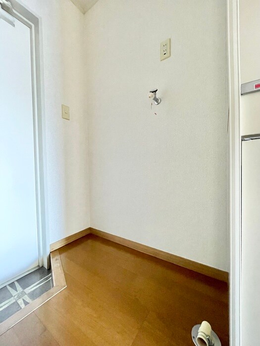 物件内観写真12　(洗濯機置場)