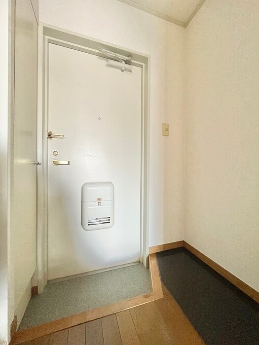 物件内観写真13　(玄関)
