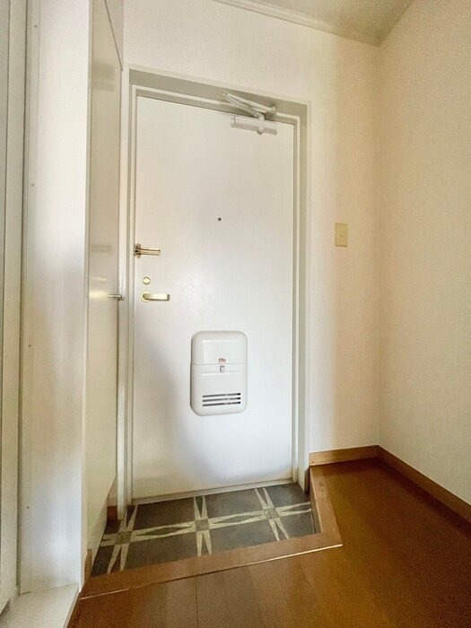 物件内観写真13　(玄関)