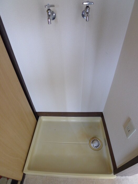 物件内観写真14　(洗濯機置場)