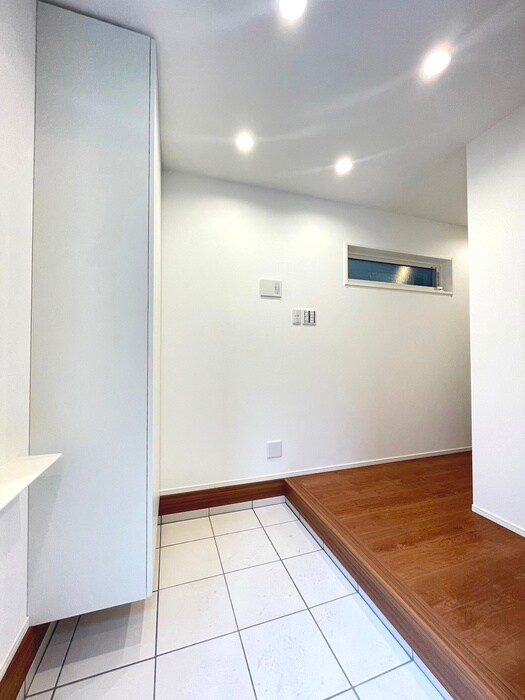 物件内観写真19　(玄関)