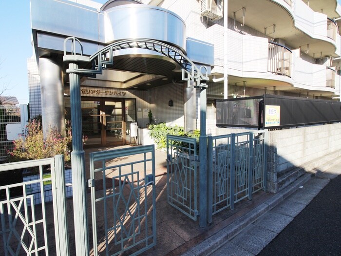 物件外観写真2　(エントランス部分)