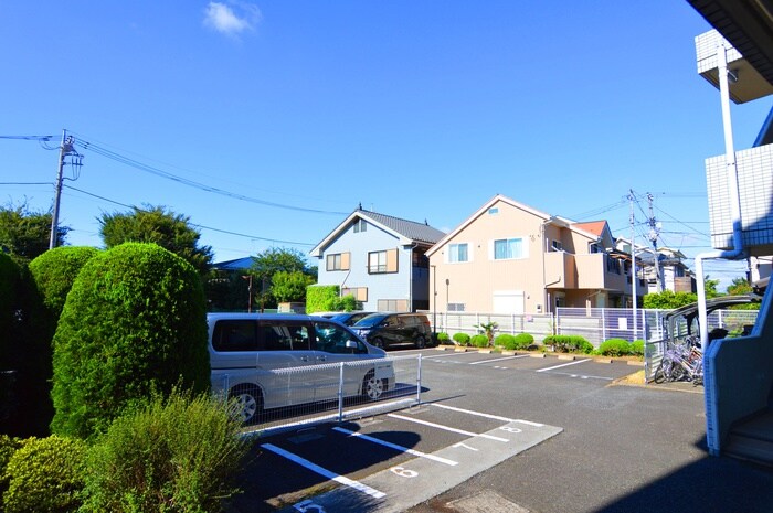 物件外観写真6　(駐車場)