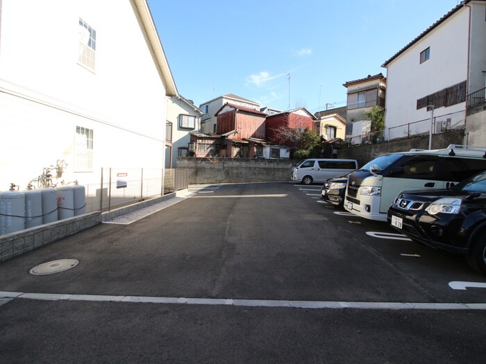 物件外観写真2　(駐車場)