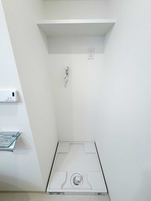 物件内観写真14　(洗濯機置場)