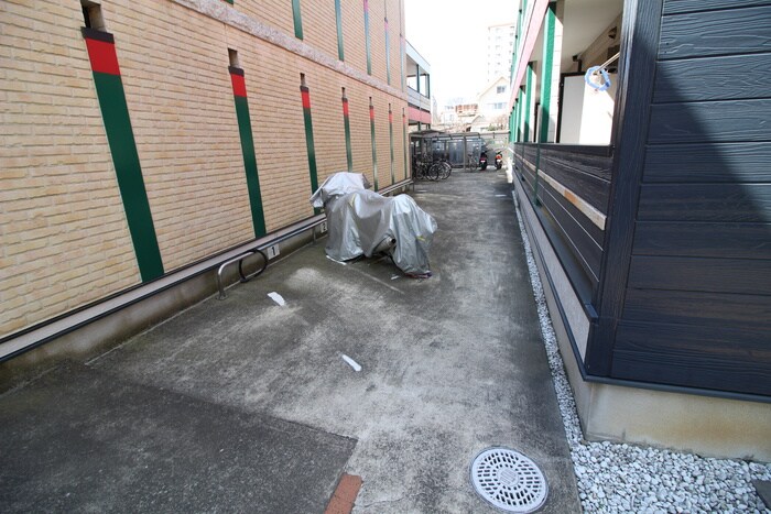 物件外観写真3　(駐輪場)