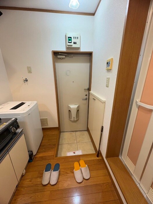 物件内観写真12　(玄関)