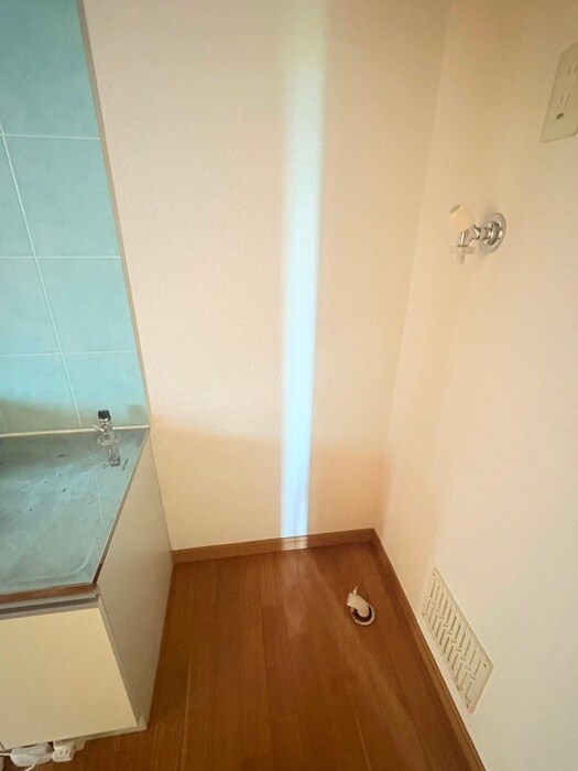 物件内観写真15　(洗濯機置場)