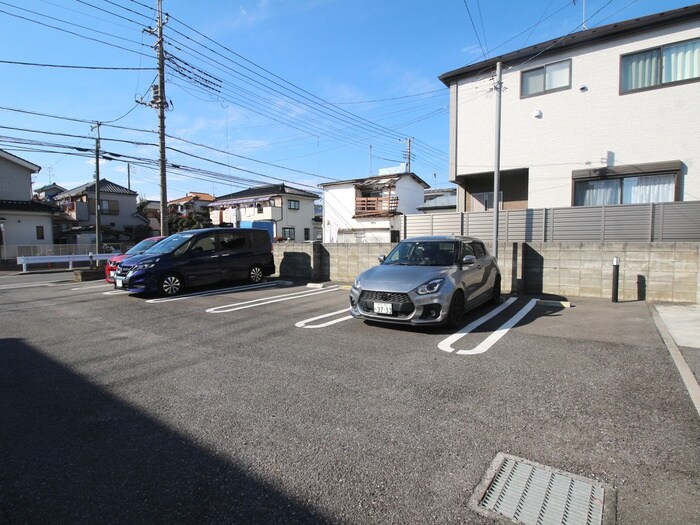 物件外観写真4　(駐車場)