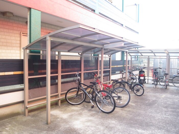 物件外観写真3　(駐輪場)