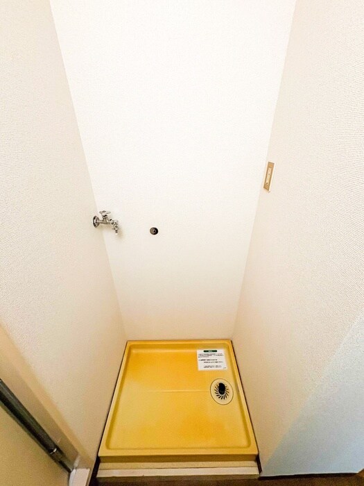 物件内観写真16　(洗濯機置場)