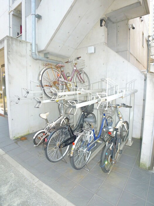 物件外観写真4　(駐輪場)