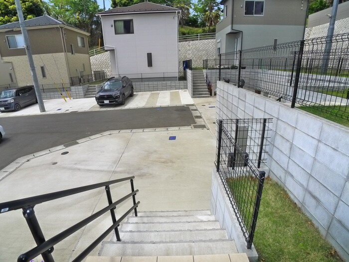 物件外観写真5　(エントランス部分)