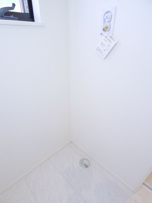 物件内観写真12　(洗濯機置場)