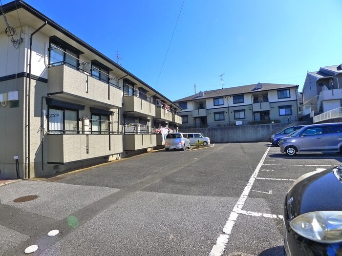 物件外観写真5　(駐車場)