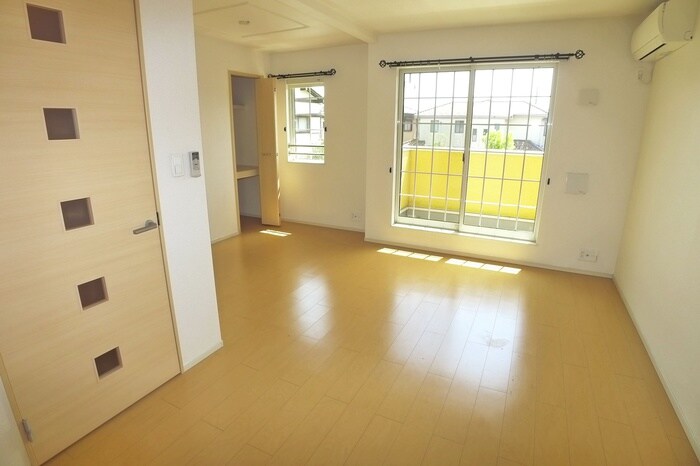 物件内観写真9　(室内からの展望)