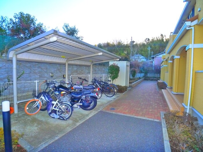 物件外観写真3　(駐輪場)