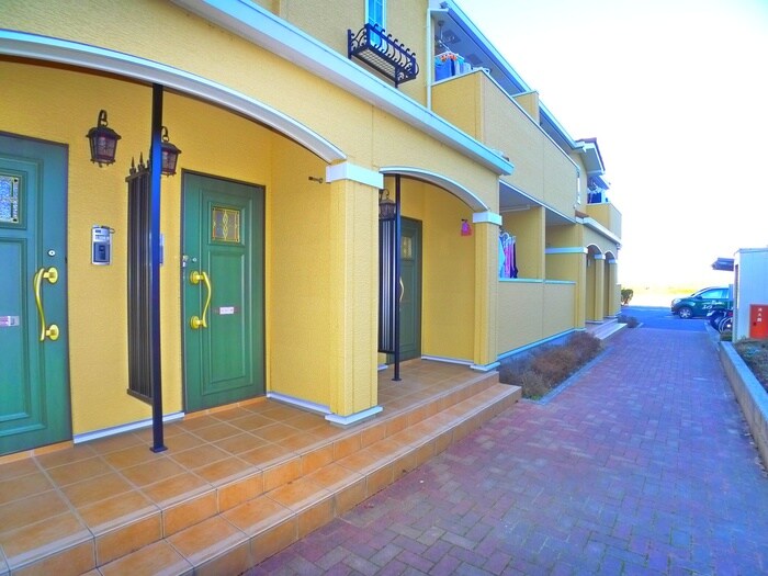 物件外観写真6　(エントランス部分)