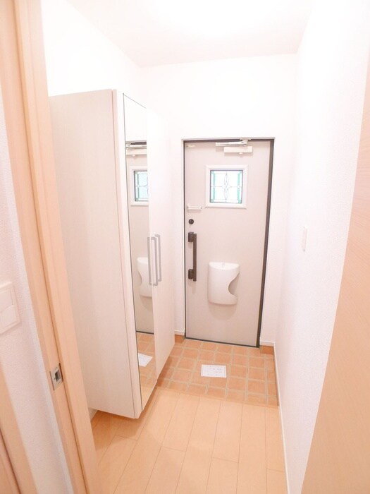 物件内観写真16　(玄関)