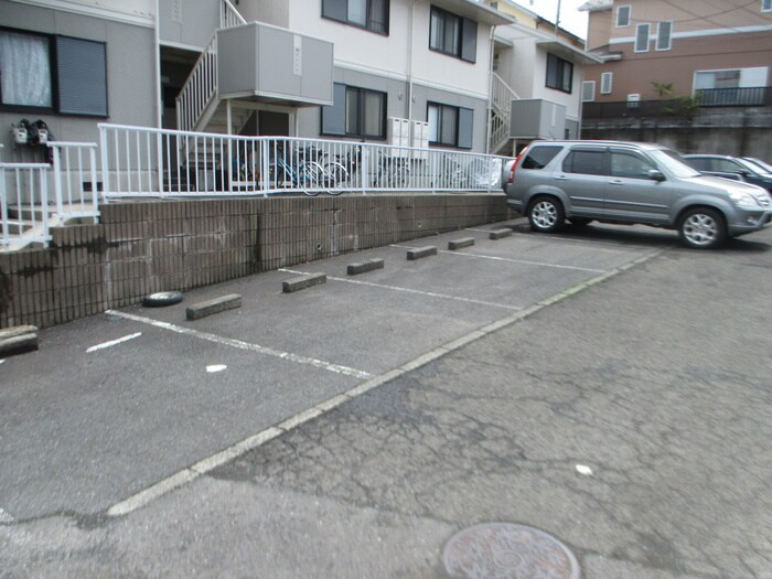 物件外観写真4　(駐車場)