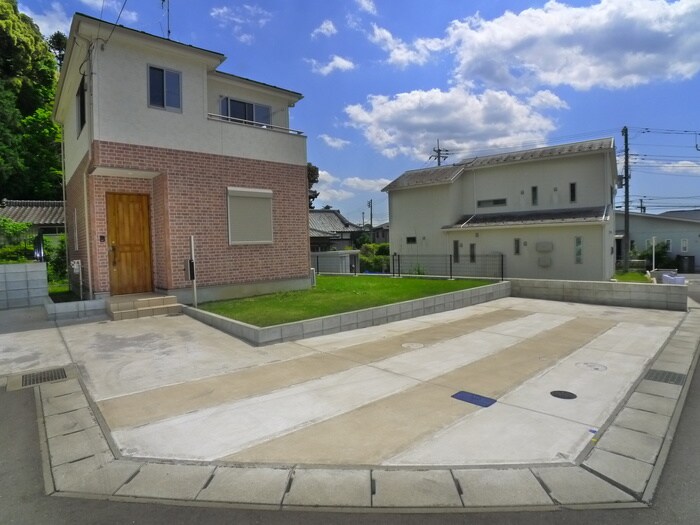 物件外観写真3　(駐車場)