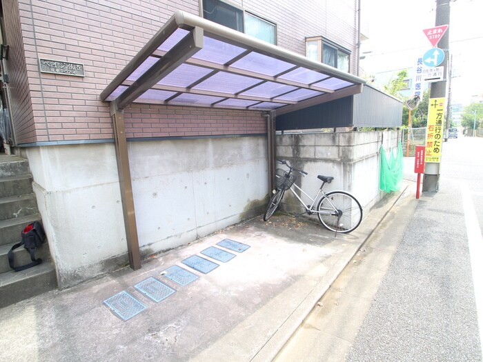 物件外観写真5　(駐輪場)