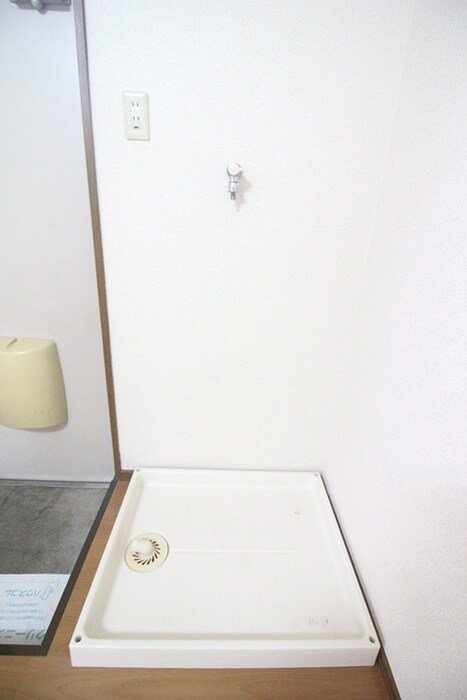 物件内観写真14　(洗濯機置場)