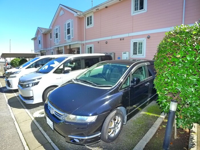 物件外観写真3　(駐車場)