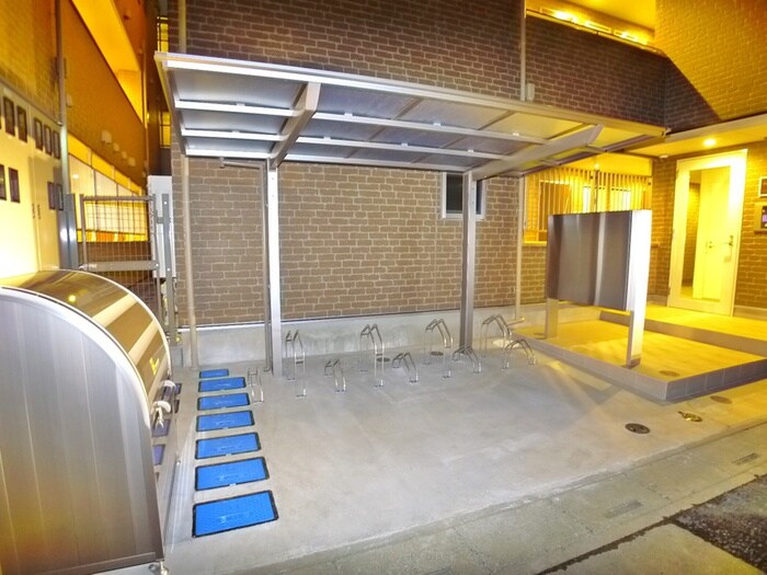 物件外観写真4　(駐輪場)