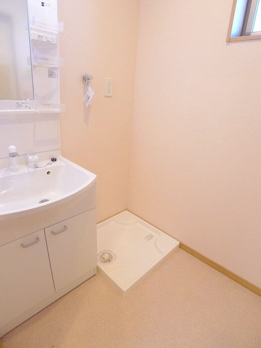 物件内観写真14　(洗濯機置場)